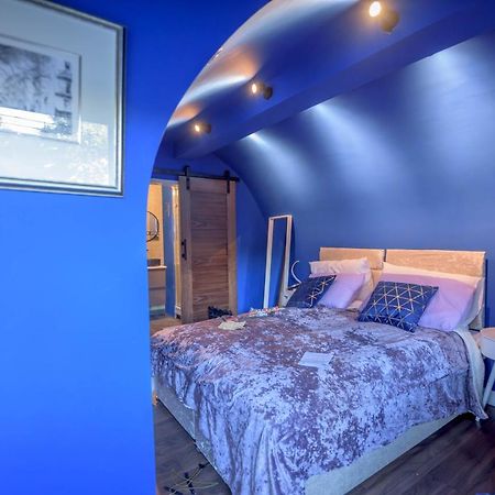 Quirky Vaulted Flat With Terrace Apartment Бат Екстериор снимка