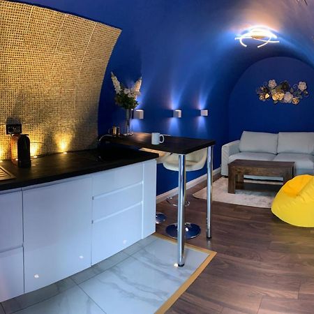 Quirky Vaulted Flat With Terrace Apartment Бат Екстериор снимка