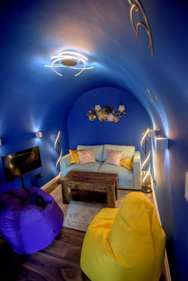 Quirky Vaulted Flat With Terrace Apartment Бат Екстериор снимка