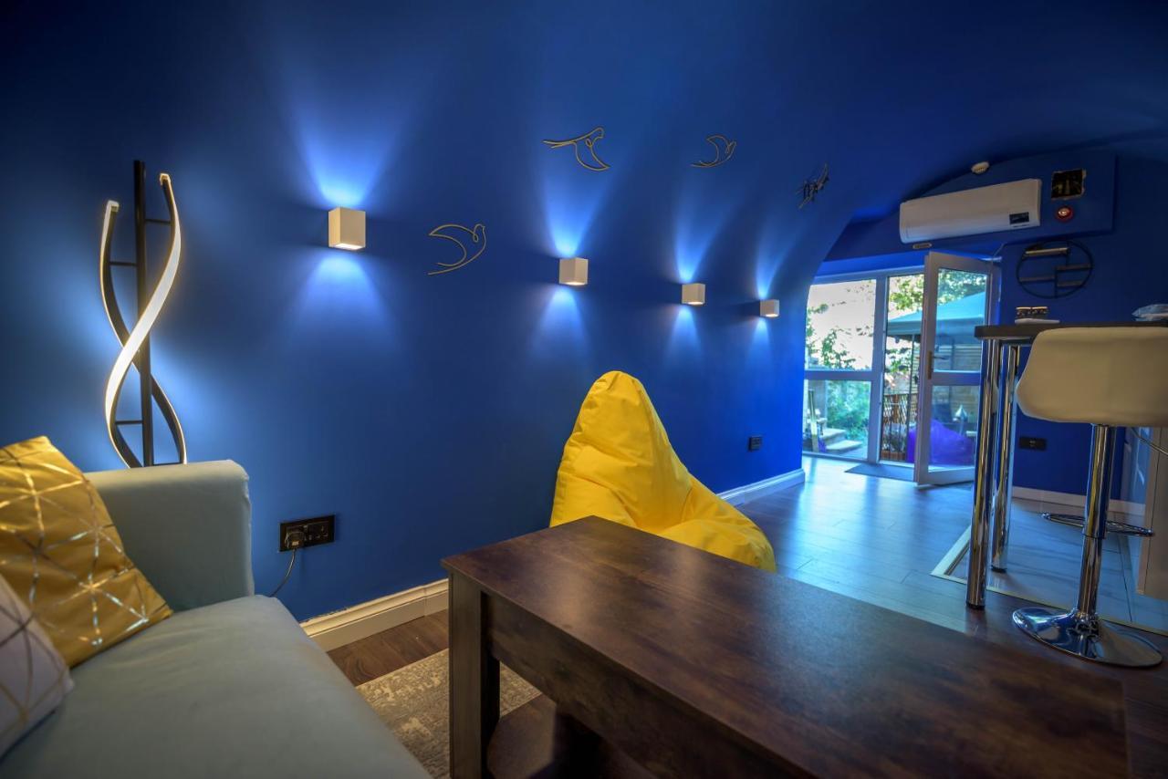 Quirky Vaulted Flat With Terrace Apartment Бат Екстериор снимка