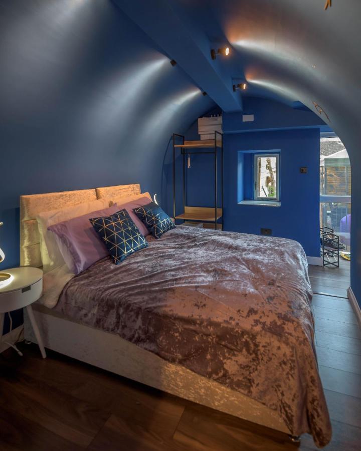 Quirky Vaulted Flat With Terrace Apartment Бат Екстериор снимка