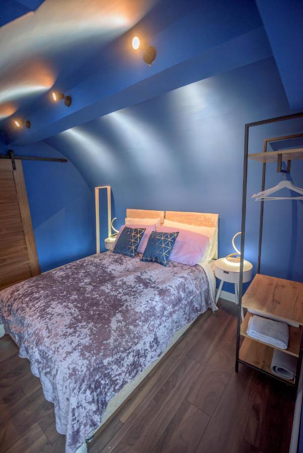Quirky Vaulted Flat With Terrace Apartment Бат Екстериор снимка