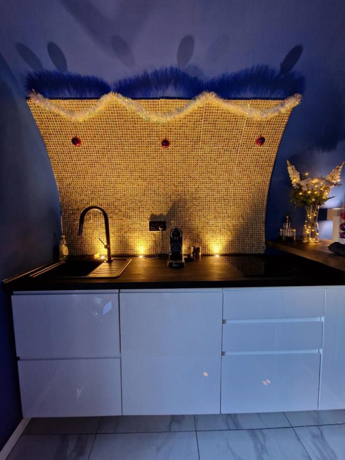 Quirky Vaulted Flat With Terrace Apartment Бат Екстериор снимка